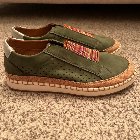 Spunky, Snazzy, Fun Shoes!! - Picture 3 of 5